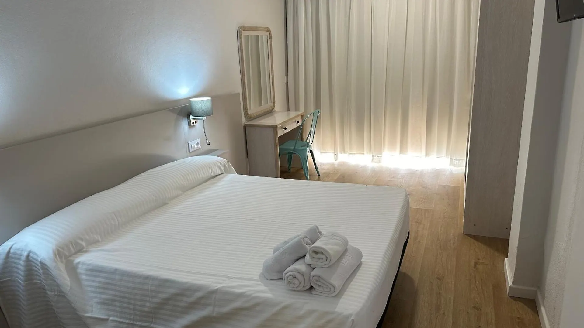 Aparthotel Els Molins Росас